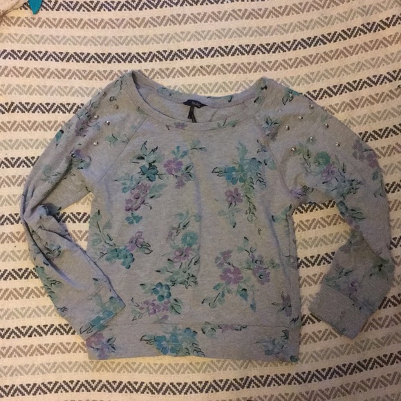 Nollie Floral Pullover with Studded Shoulders - Picture 2 of 4